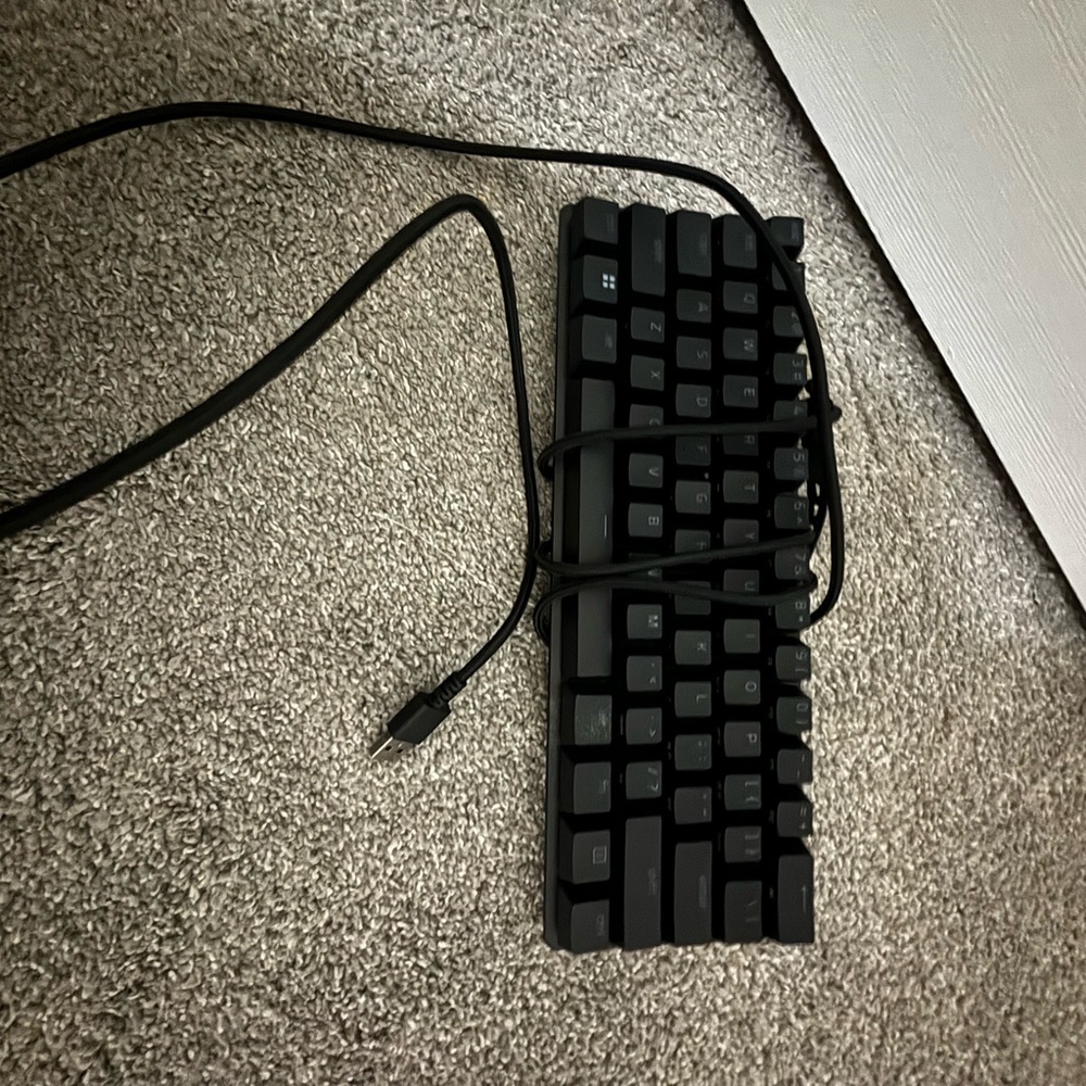 i am selling a set of monitor, Pc, Keyboard, mouse
